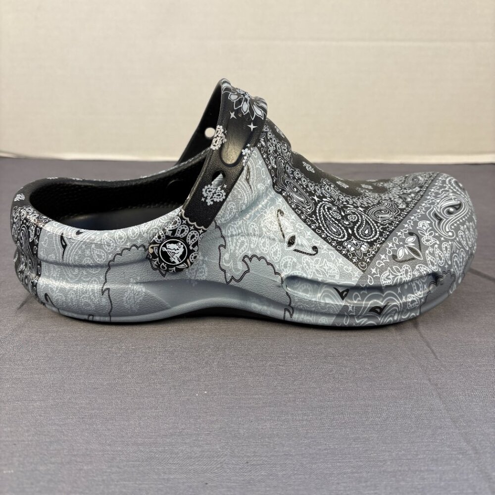Crocs Bistro Black & Paisley Clogs Women's 10 Men's 8 - Picture 2 of 9